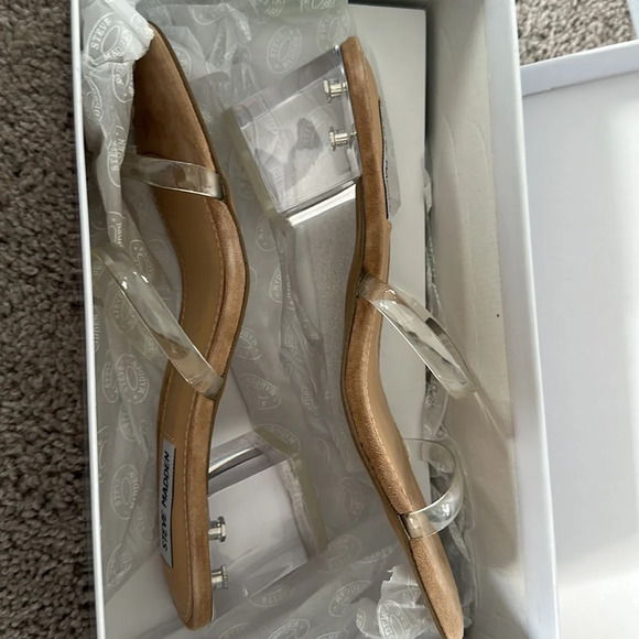 Steve Madden Clear Strap, Tan insole, Low Heels, 7.5 - Picture 2 of 3